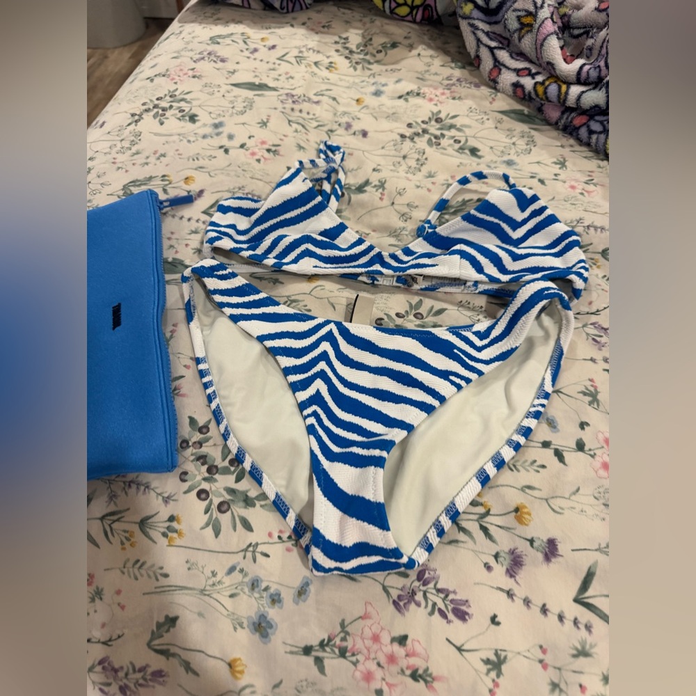 TRIANGL bathing suit top and bottom with bag
